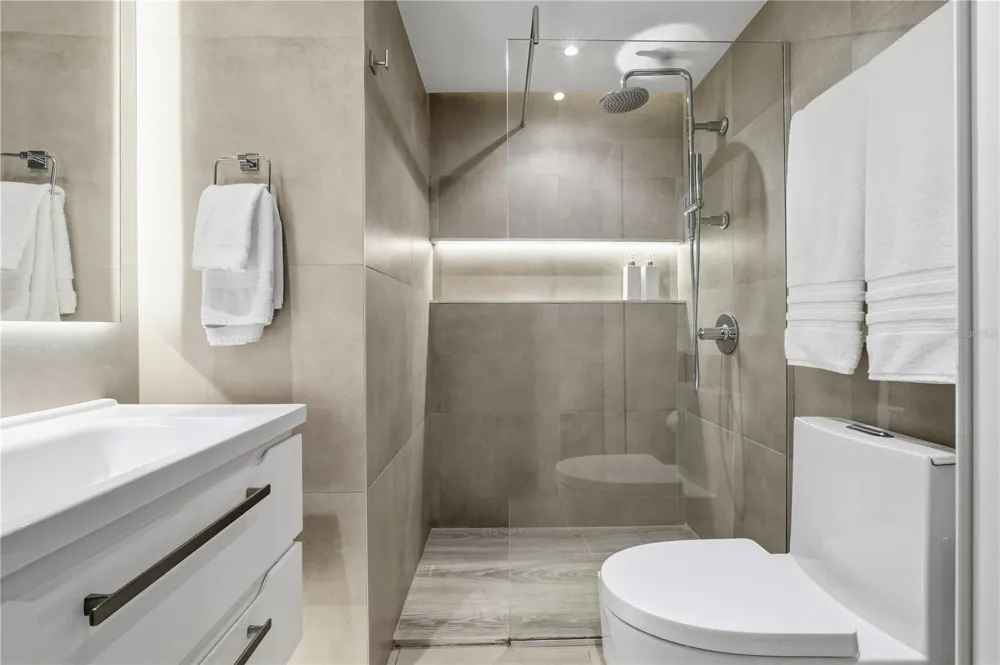 3307 ISLA VERDE AVE. #1 Carolina, PR 00979