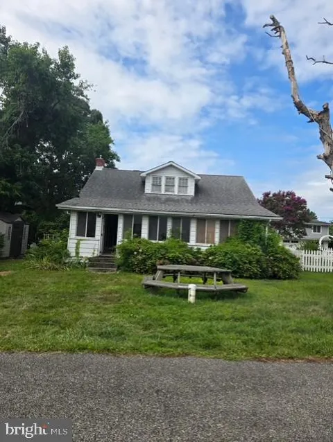 1737 CEDAR AVENUE