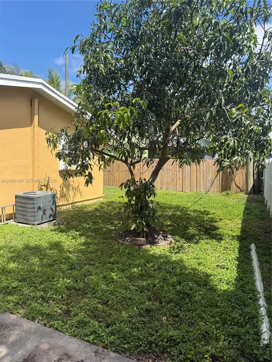 4320 SW 56th Ave Davie, FL 33314