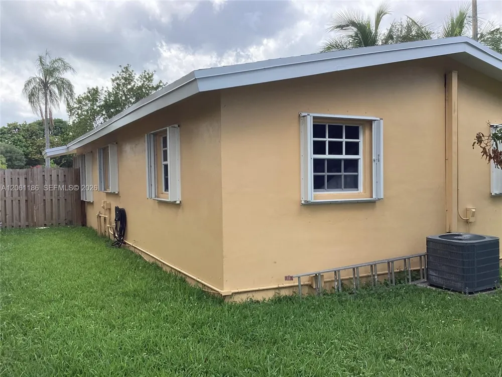 4320 SW 56th Ave Davie, FL 33314