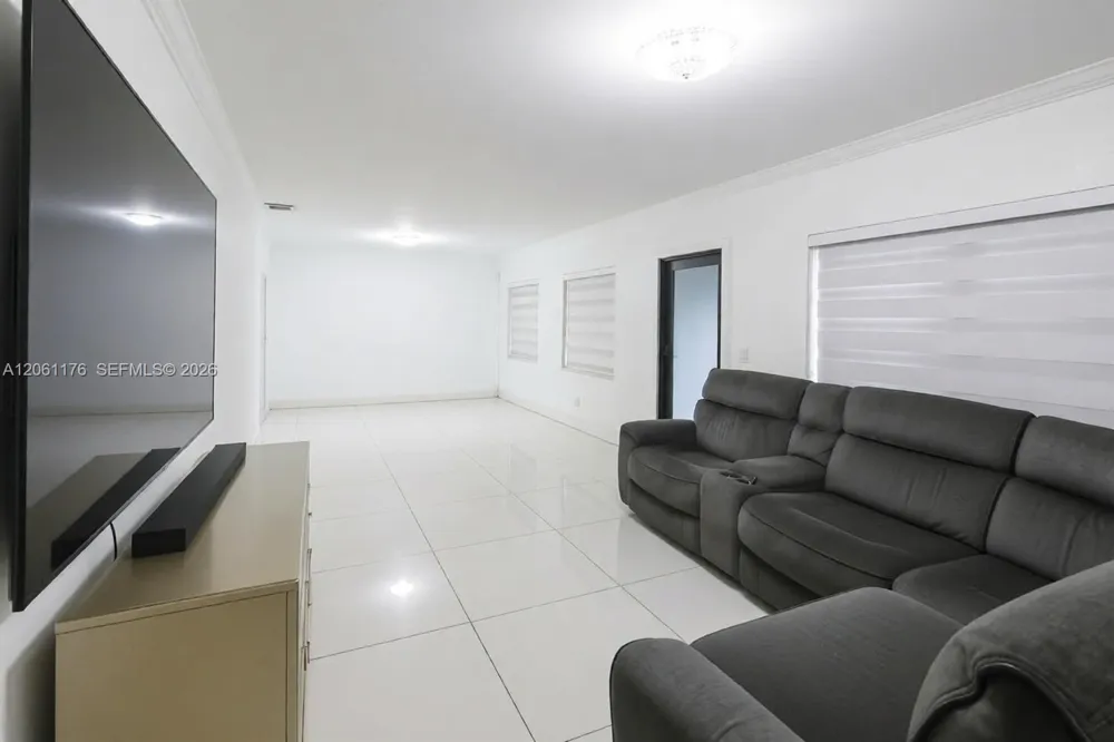 30 E 36th St Hialeah, FL 33013
