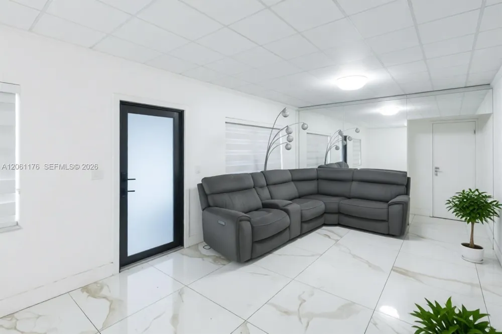 30 E 36th St Hialeah, FL 33013