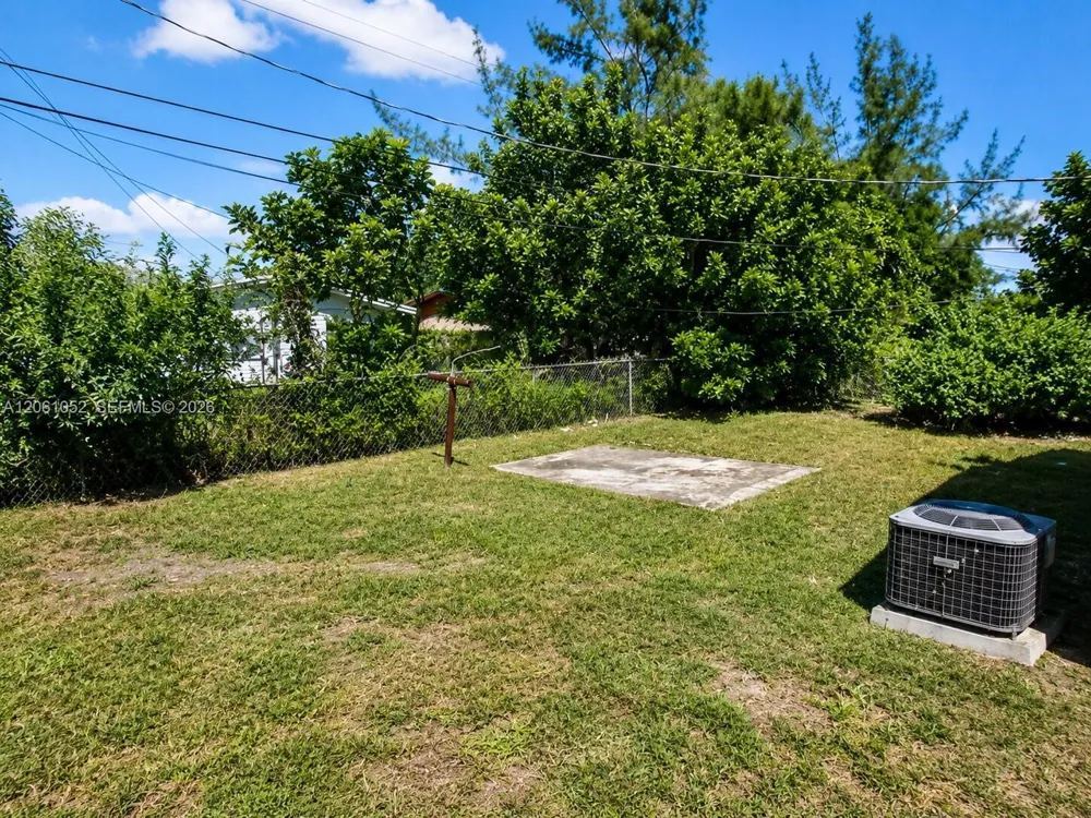 1610 W 11th St Riviera Beach, FL 33404