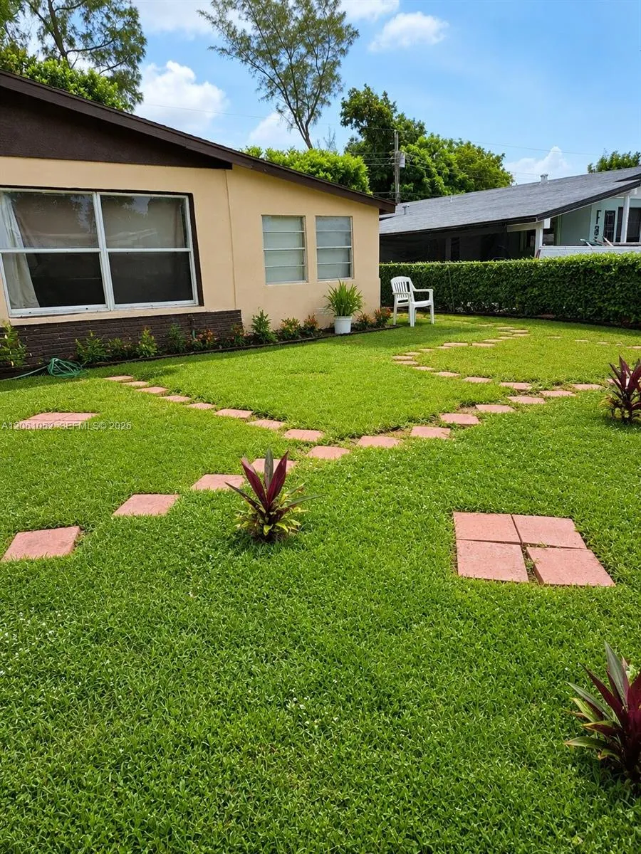 1610 W 11th St Riviera Beach, FL 33404