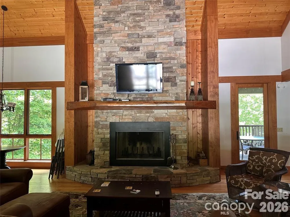 66 Boone Cove Road Zirconia, NC 28790