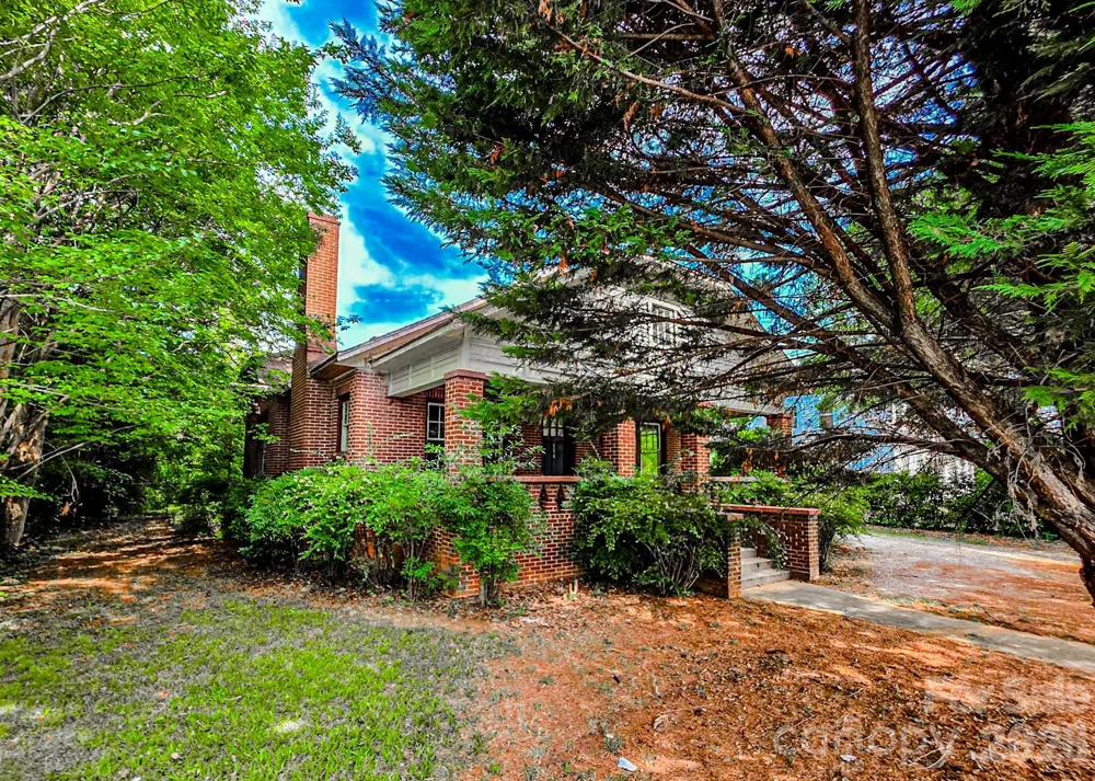 154 S Broadway Street Forest City, NC 28043