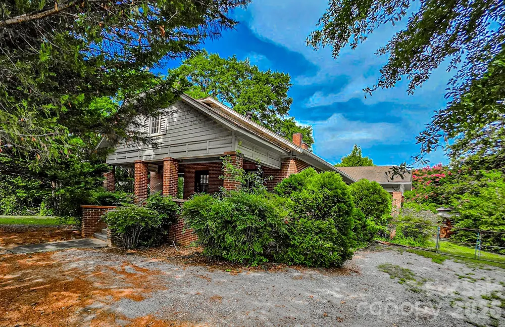 154 S Broadway Street Forest City, NC 28043