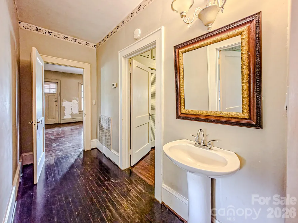 154 S Broadway Street Forest City, NC 28043