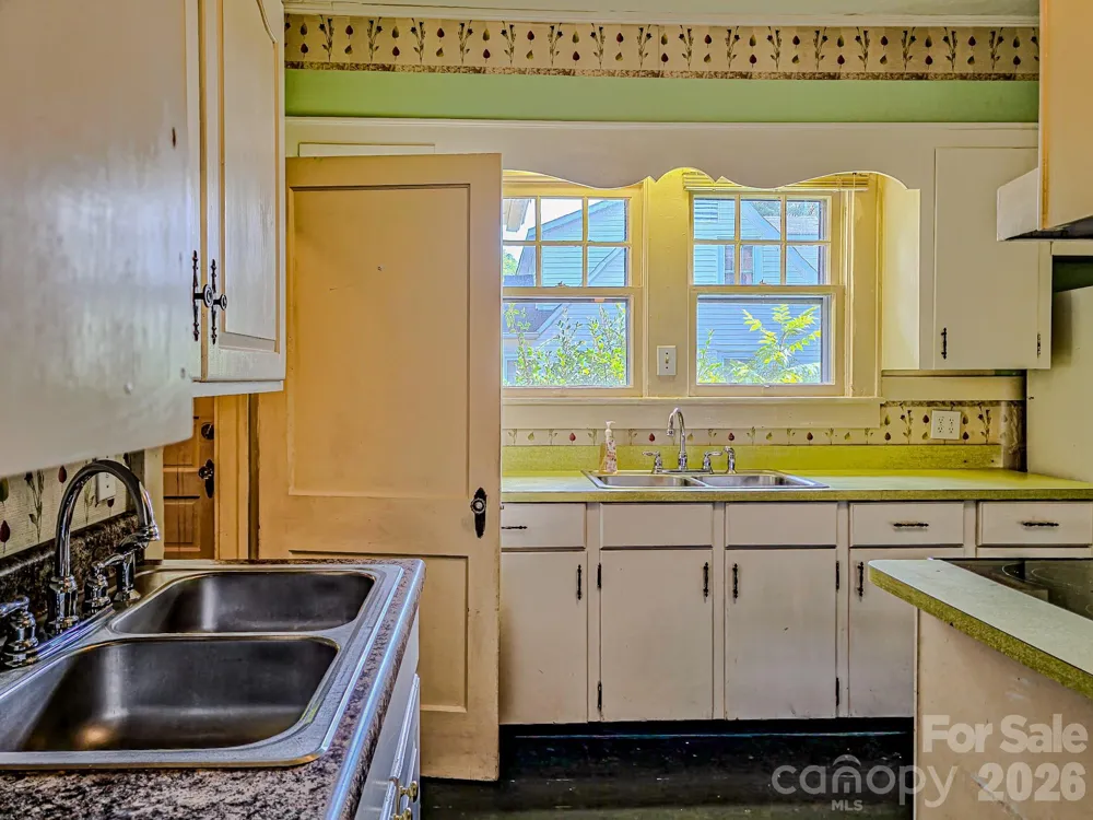 154 S Broadway Street Forest City, NC 28043