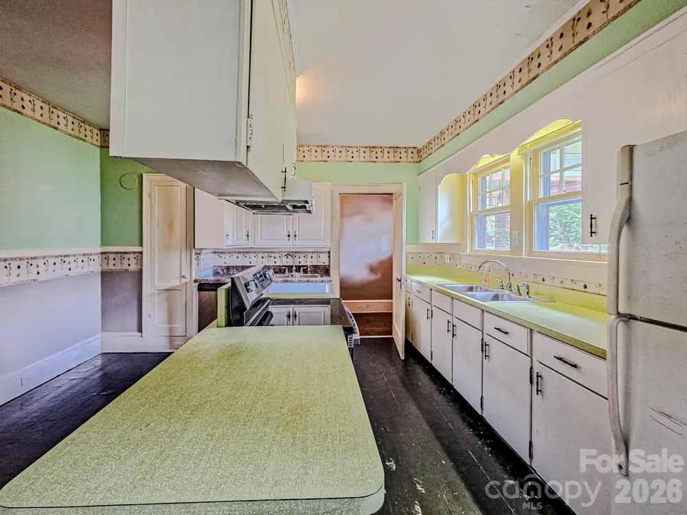 154 S Broadway Street Forest City, NC 28043
