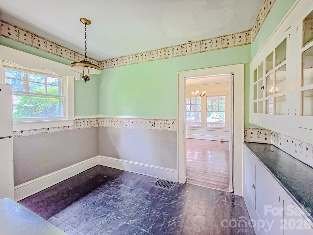 154 S Broadway Street Forest City, NC 28043