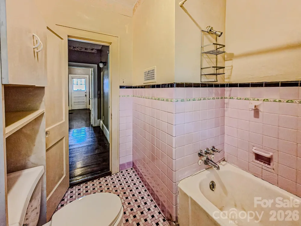 154 S Broadway Street Forest City, NC 28043