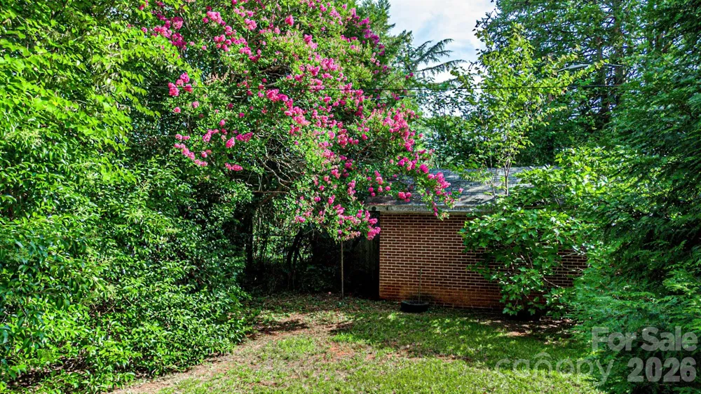 154 S Broadway Street Forest City, NC 28043