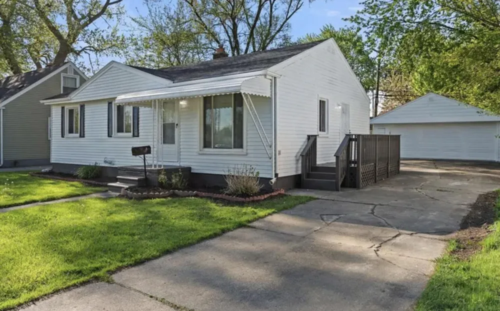 11354 Jackson Avenue Warren, MI 48089
