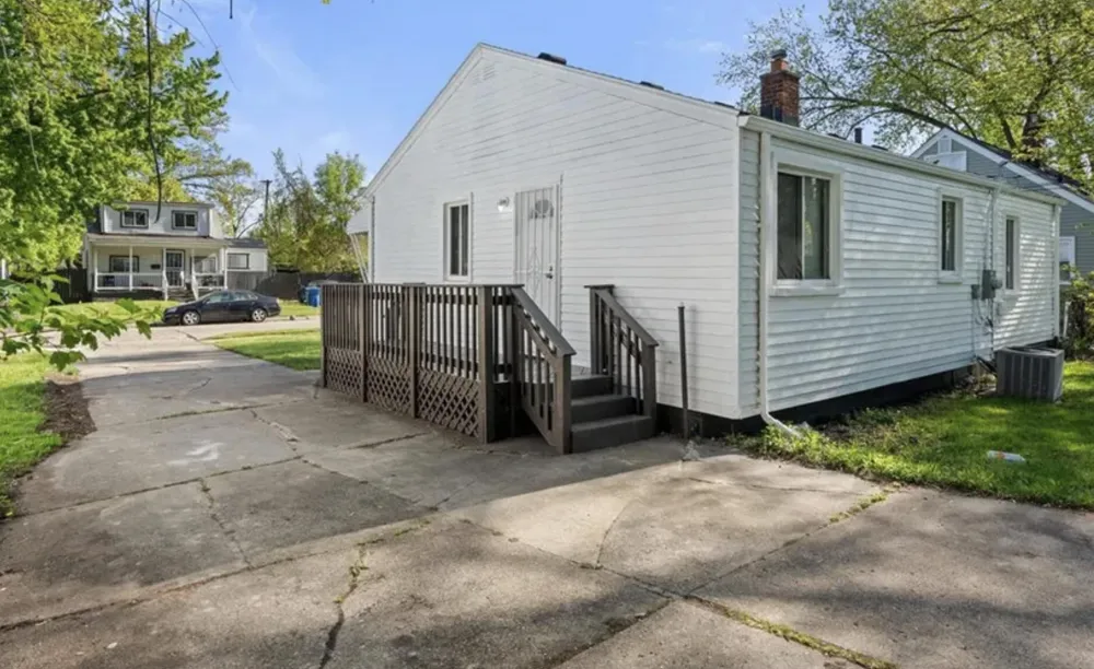 11354 Jackson Avenue Warren, MI 48089