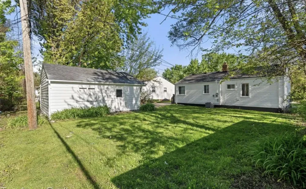 11354 Jackson Avenue Warren, MI 48089