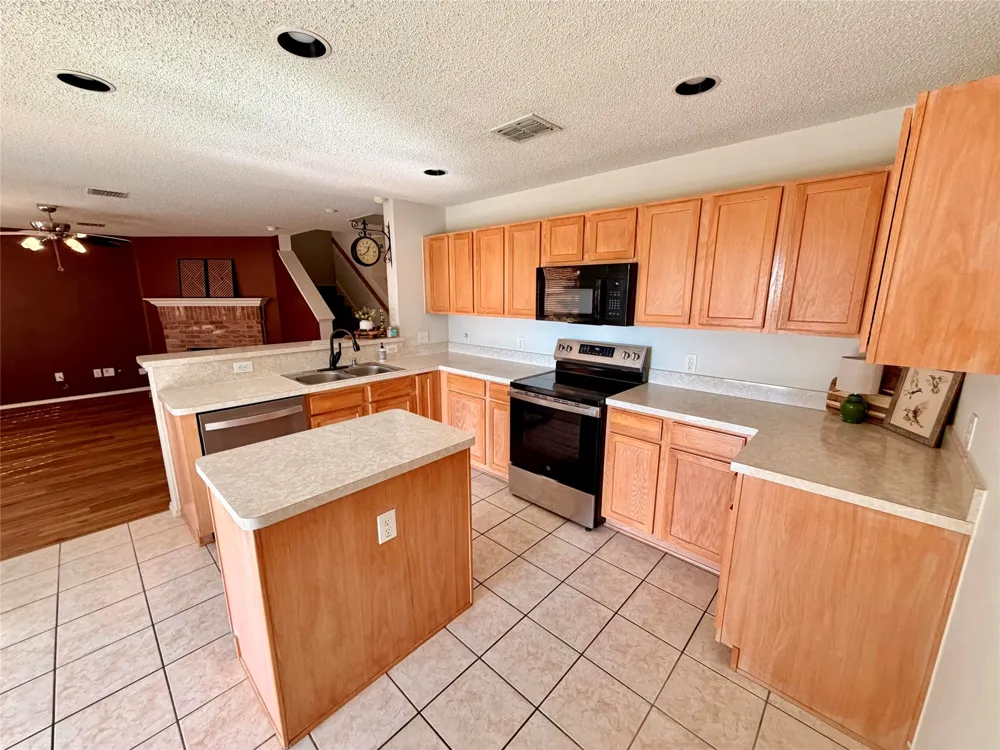 1313 Dakota Trail Krum, TX 76249