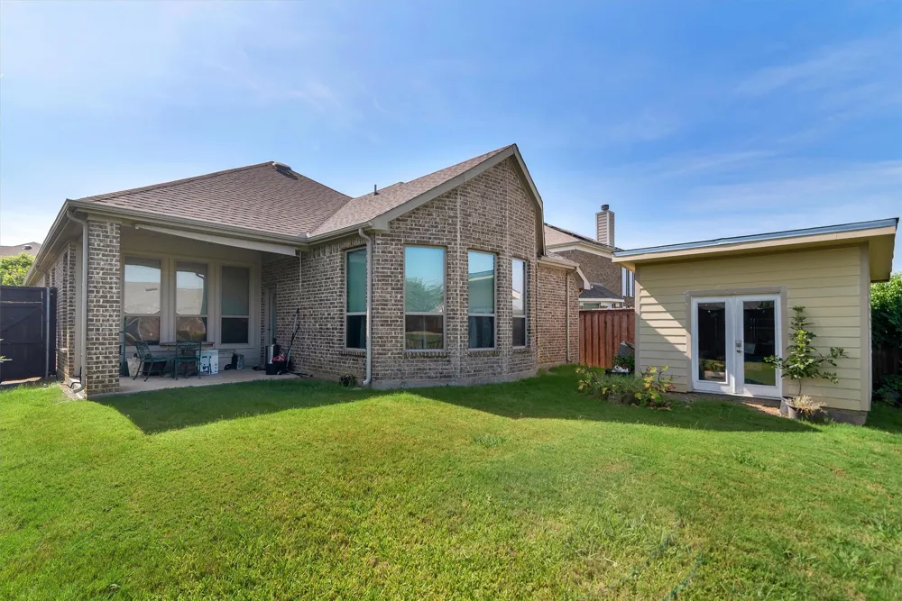 4005 Hawthorne Drive Sachse, TX 75048