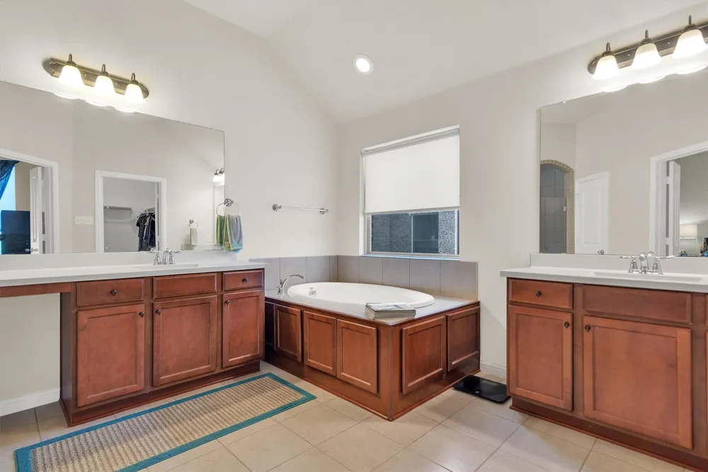 4005 Hawthorne Drive Sachse, TX 75048