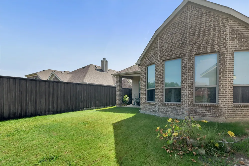 4005 Hawthorne Drive Sachse, TX 75048