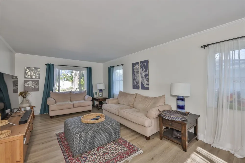 1279 86TH AVENUE St Petersburg, FL 33702
