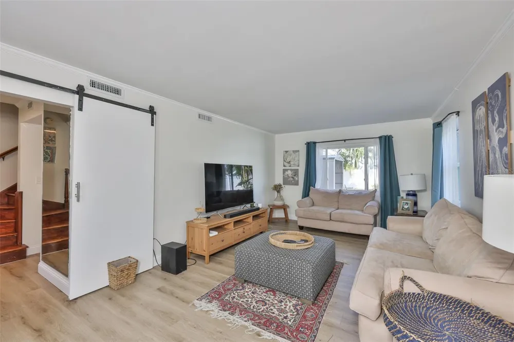 1279 86TH AVENUE St Petersburg, FL 33702