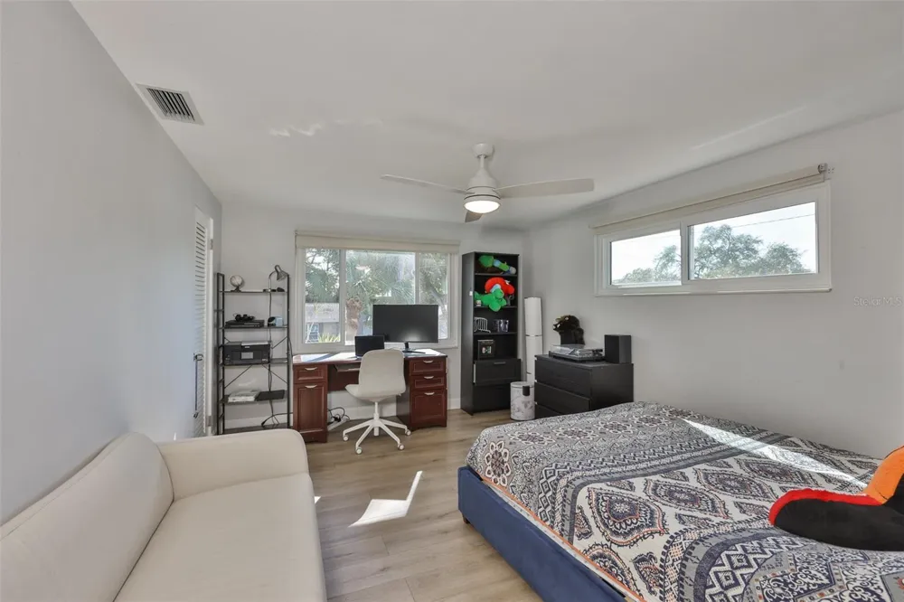 1279 86TH AVENUE St Petersburg, FL 33702