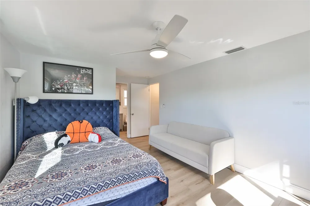 1279 86TH AVENUE St Petersburg, FL 33702