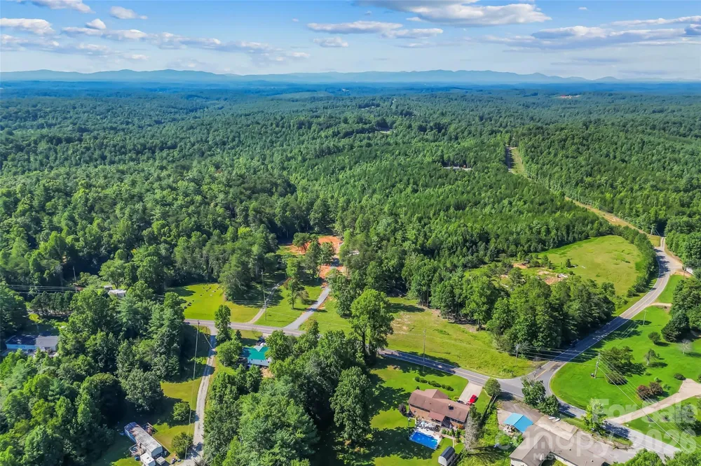2815 Playmore Beach Road Morganton, NC 28655