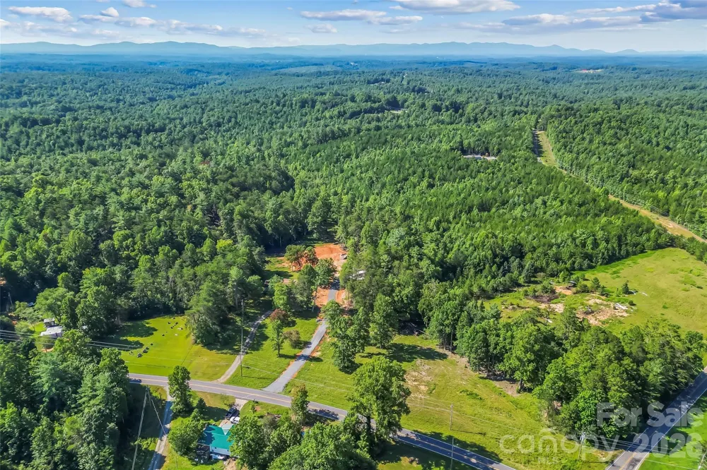 2815 Playmore Beach Road Morganton, NC 28655