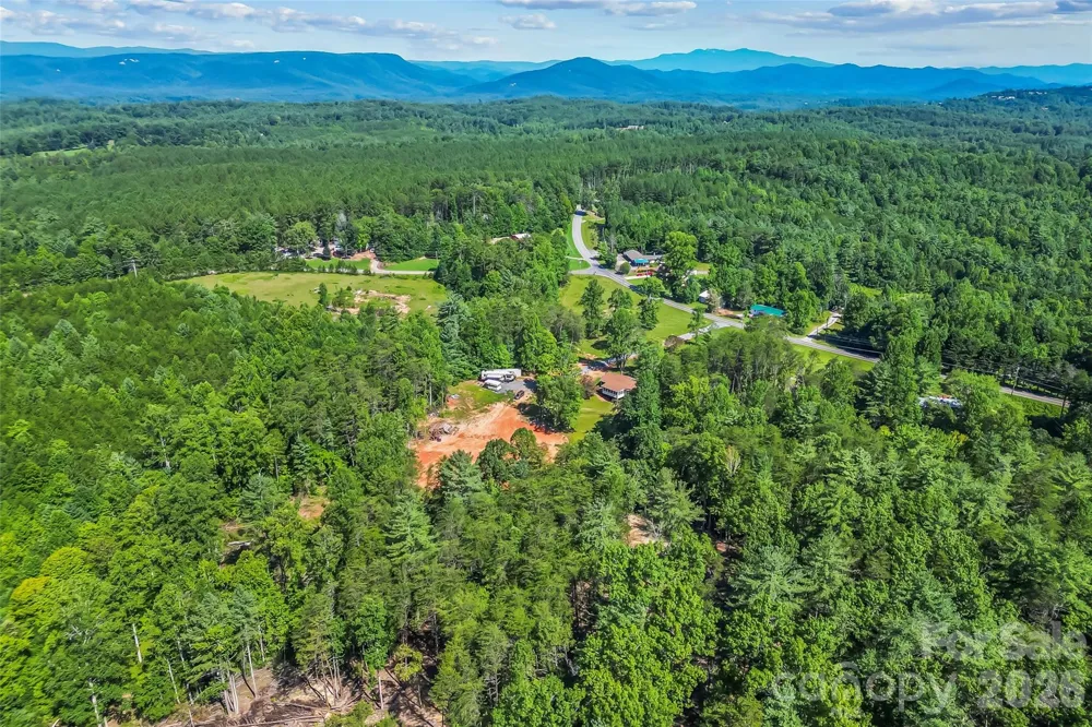 2815 Playmore Beach Road Morganton, NC 28655
