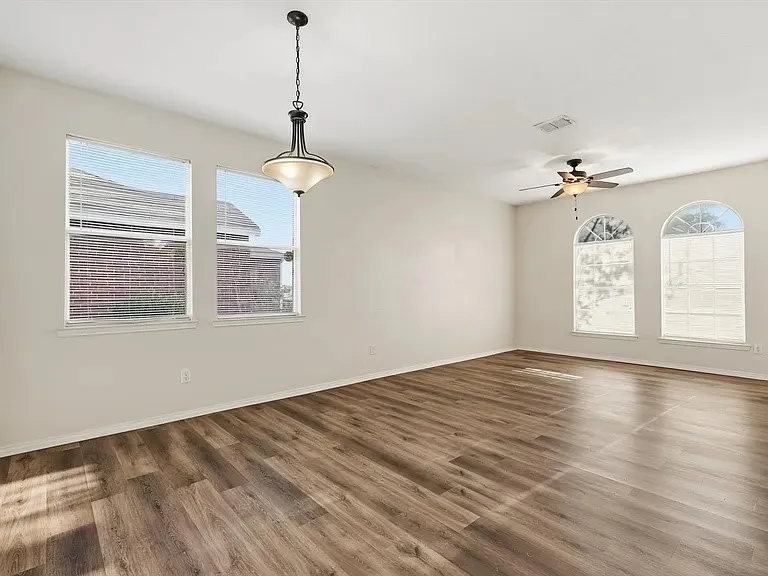 1048 Harriman Drive Saginaw, TX 76131