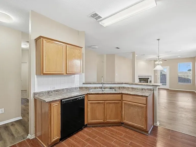 1048 Harriman Drive Saginaw, TX 76131