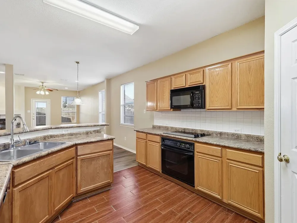 1048 Harriman Drive Saginaw, TX 76131
