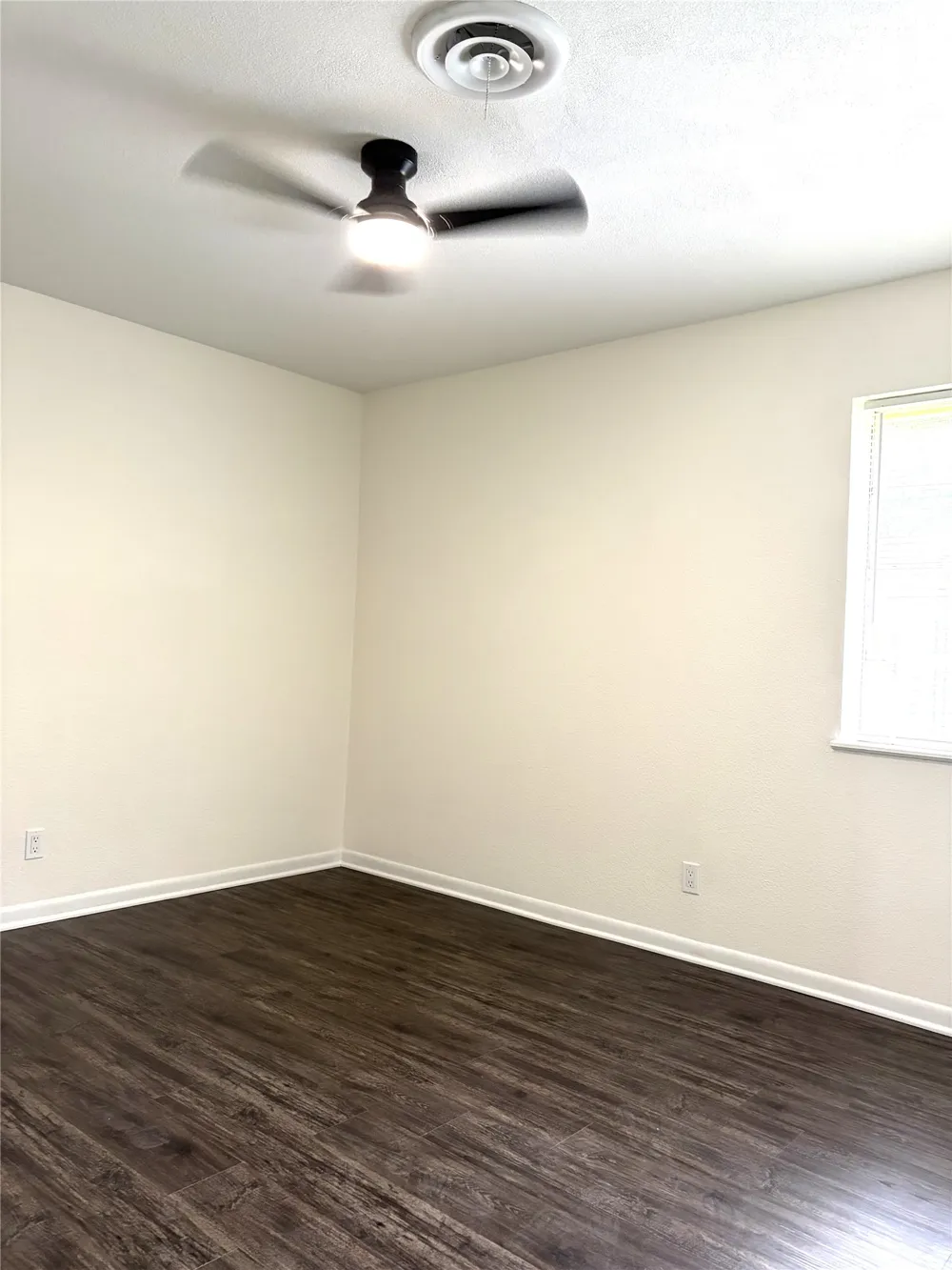 405 S 6th Street Grandview, TX 76050