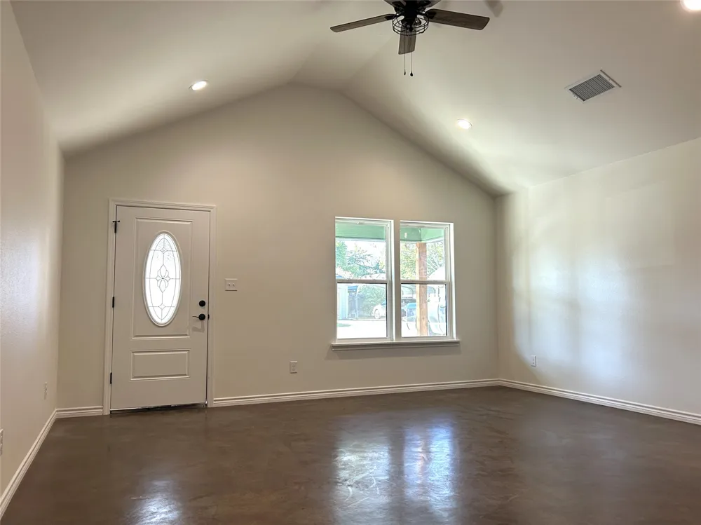 405 S 6th Street Grandview, TX 76050