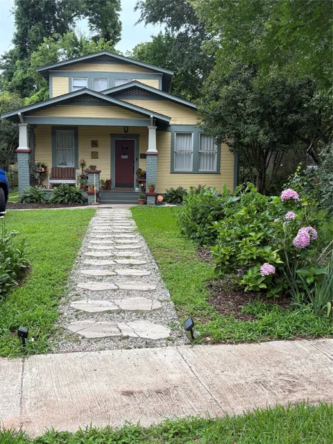407 Albany Avenue