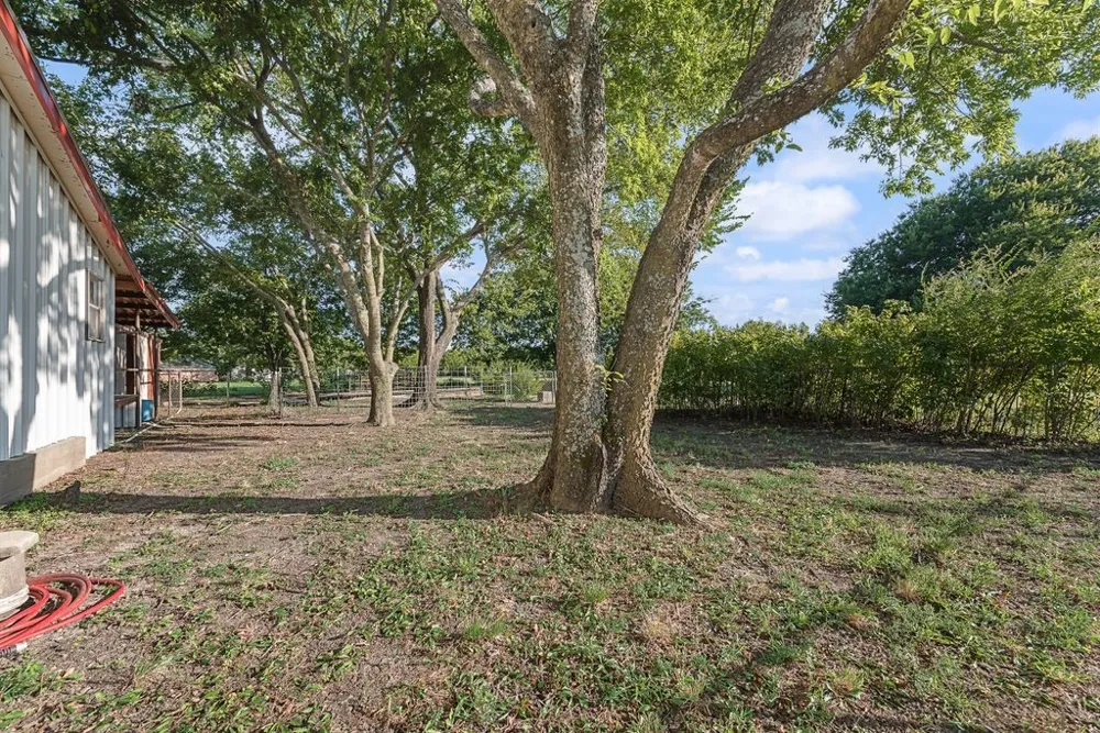 220 Crump Circle Red Oak, TX 75154