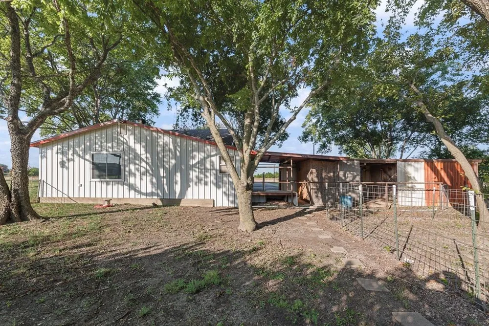 220 Crump Circle Red Oak, TX 75154