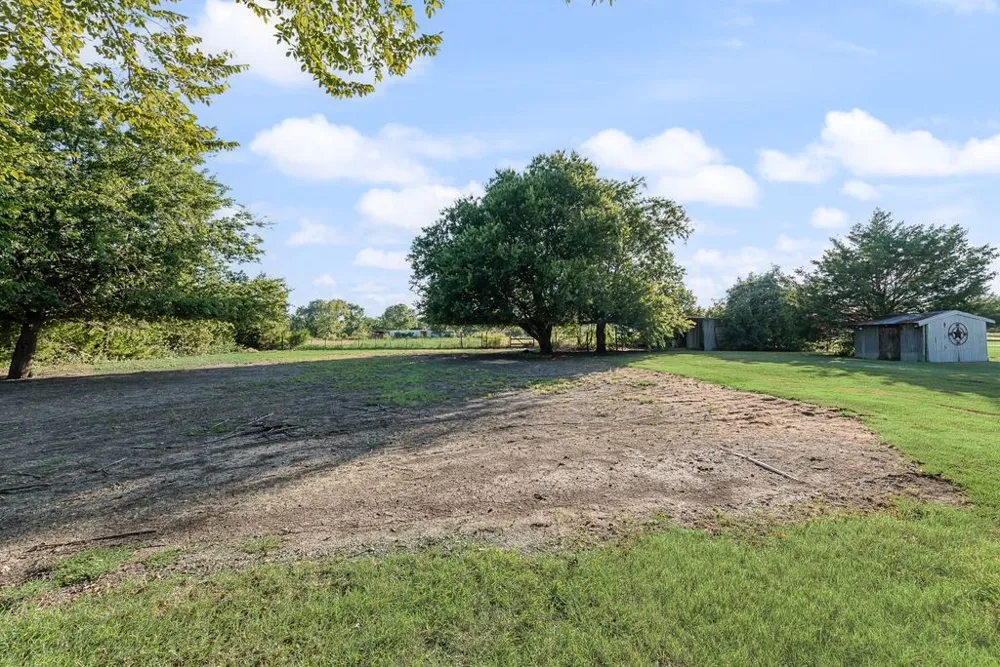 220 Crump Circle Red Oak, TX 75154