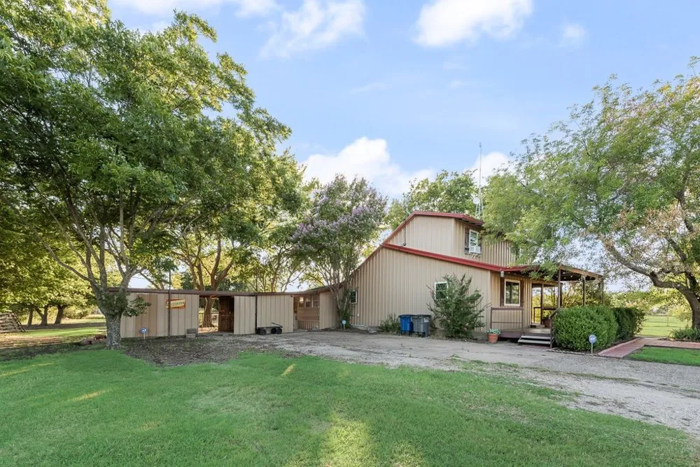 220 Crump Circle Red Oak, TX 75154