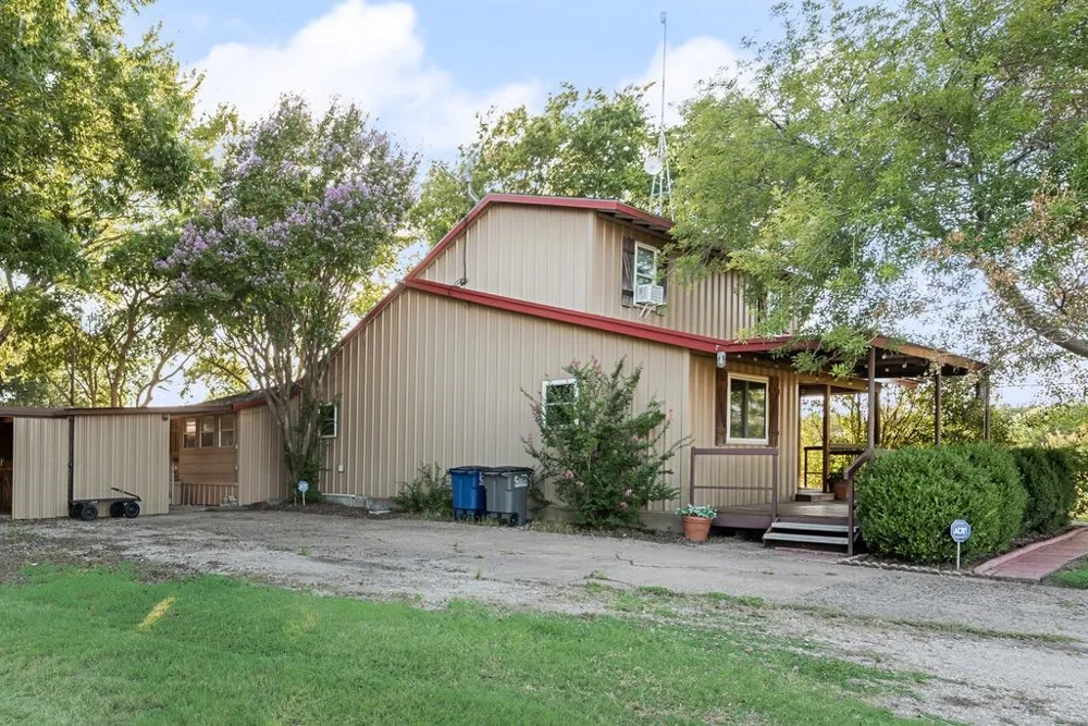 220 Crump Circle Red Oak, TX 75154
