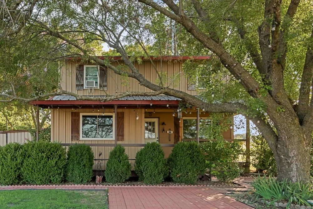 220 Crump Circle Red Oak, TX 75154