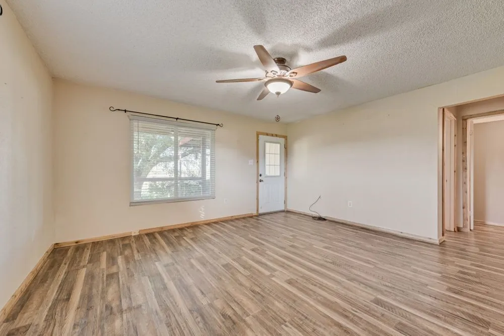 220 Crump Circle Red Oak, TX 75154