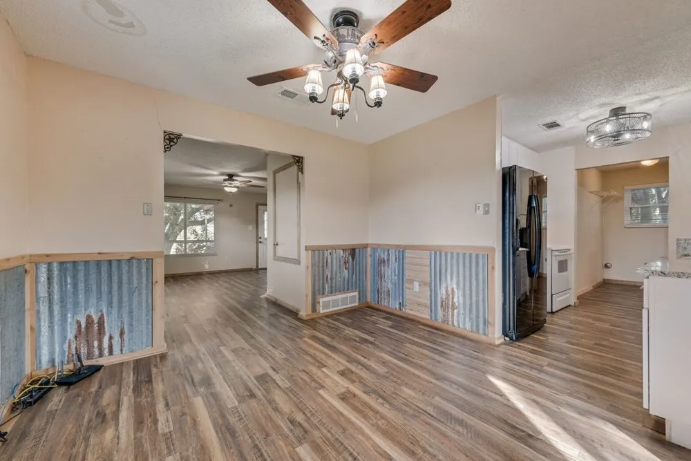 220 Crump Circle Red Oak, TX 75154