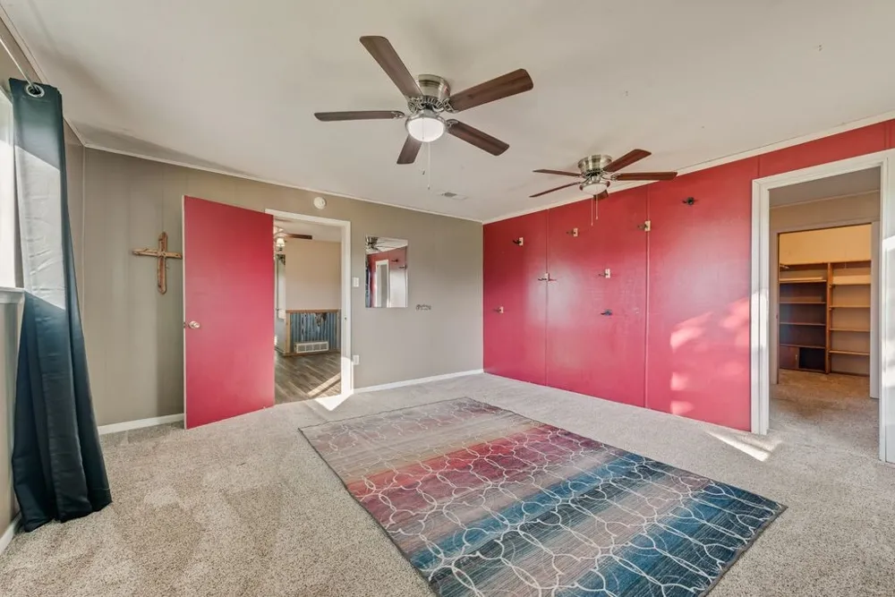 220 Crump Circle Red Oak, TX 75154