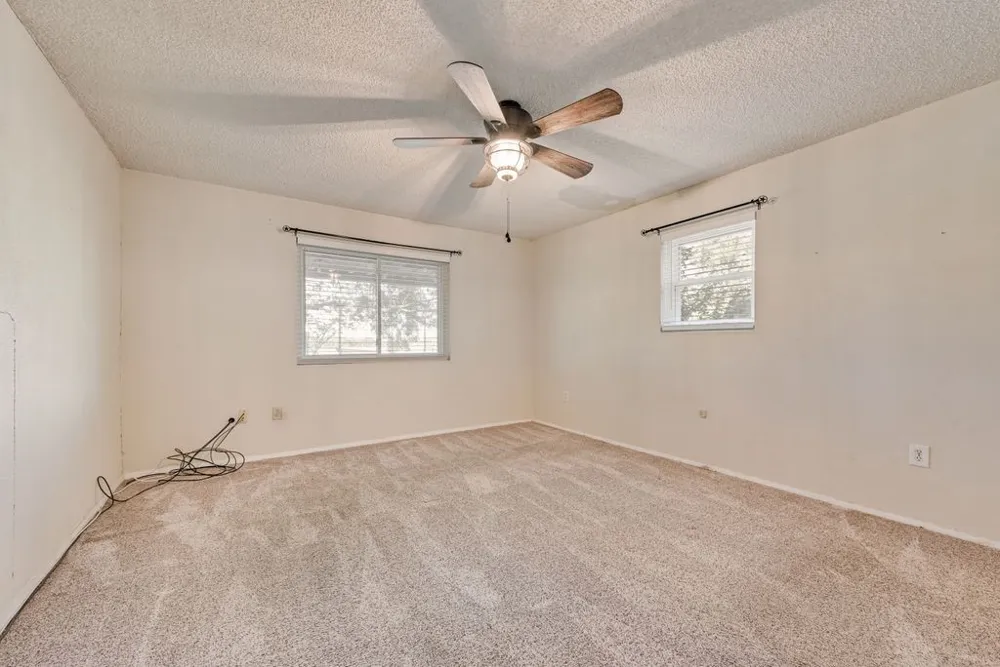 220 Crump Circle Red Oak, TX 75154