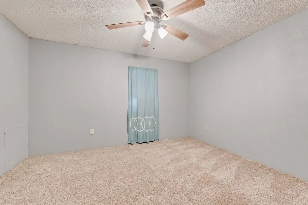 220 Crump Circle Red Oak, TX 75154