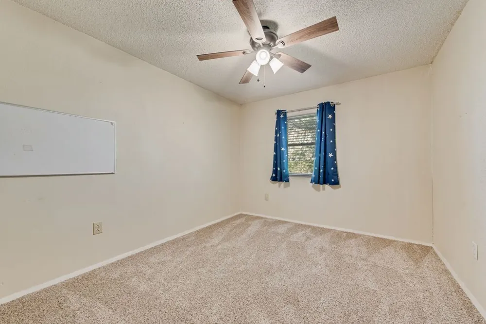 220 Crump Circle Red Oak, TX 75154