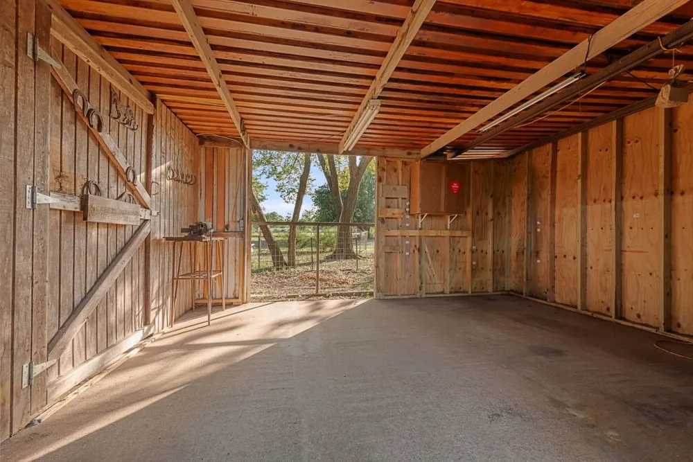 220 Crump Circle Red Oak, TX 75154